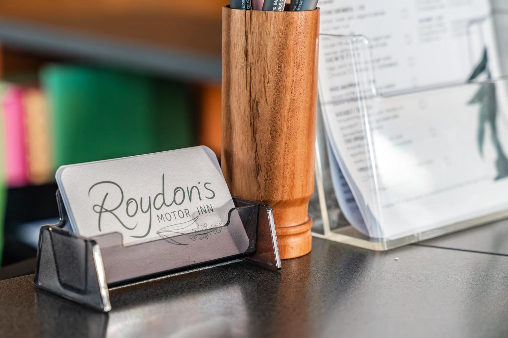 Roydons Motor Inn Тамуърт Екстериор снимка