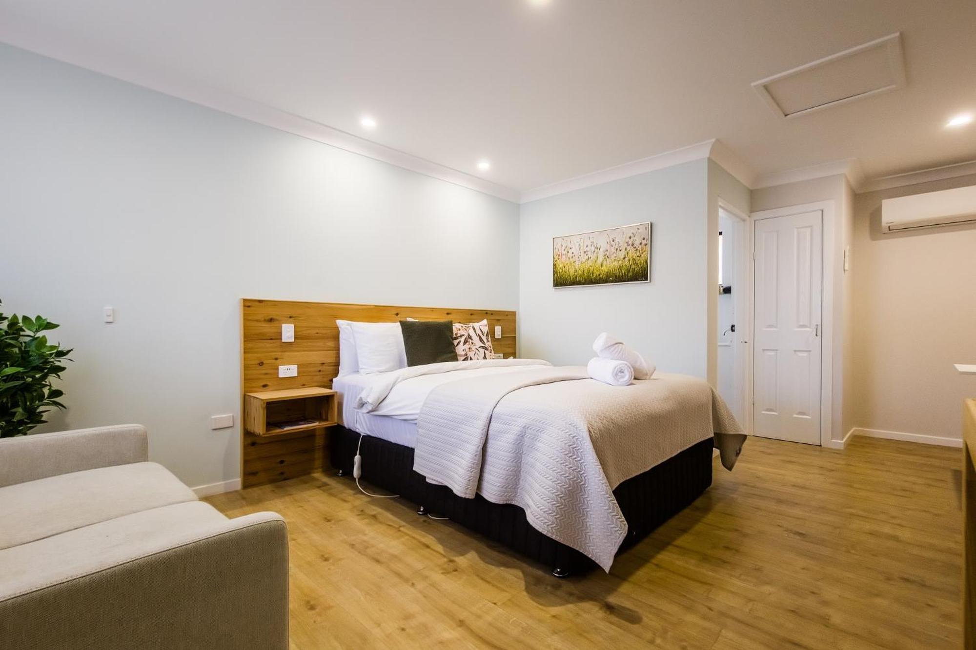 Roydons Motor Inn Тамуърт Екстериор снимка
