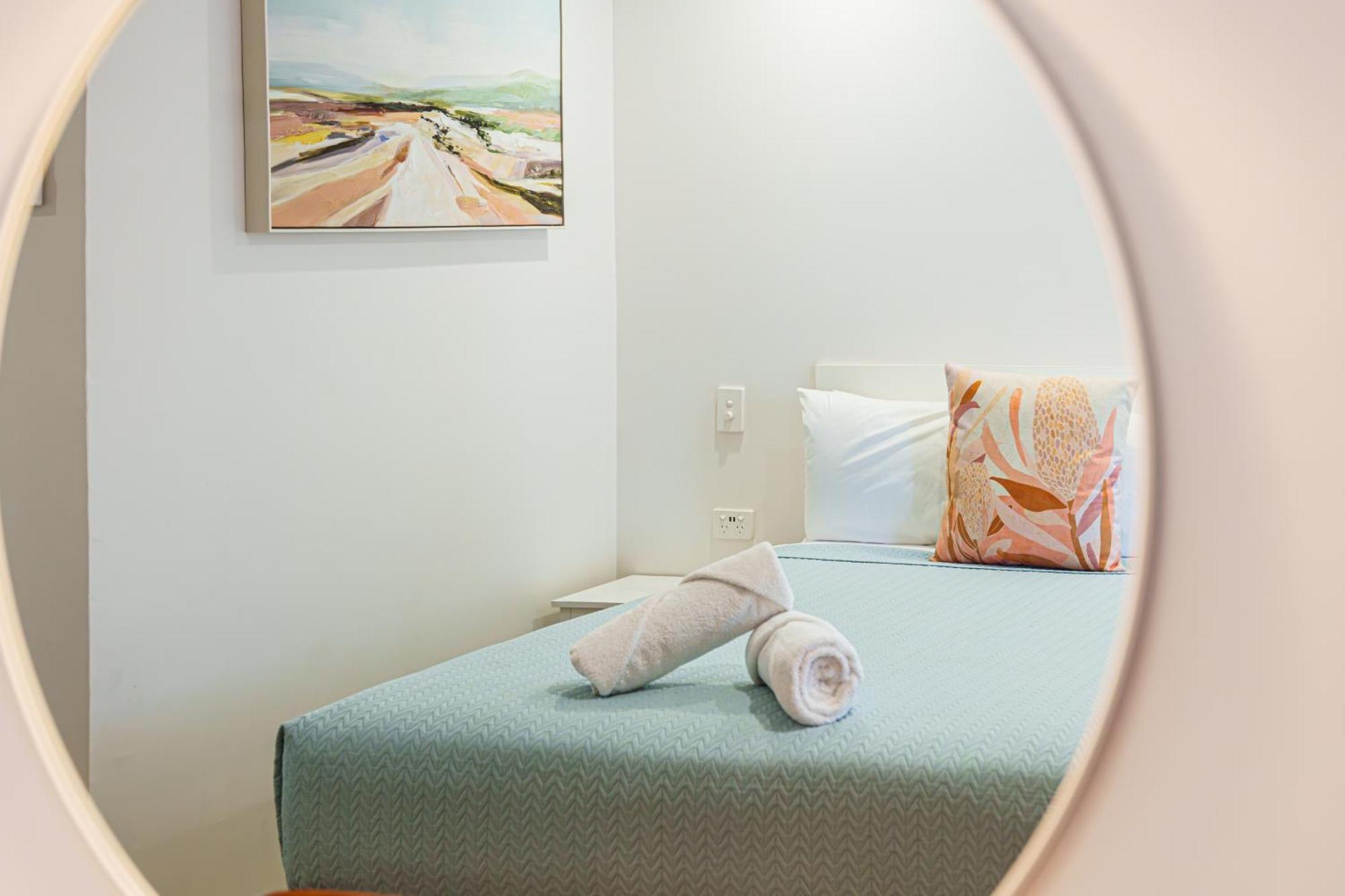 Roydons Motor Inn Тамуърт Екстериор снимка