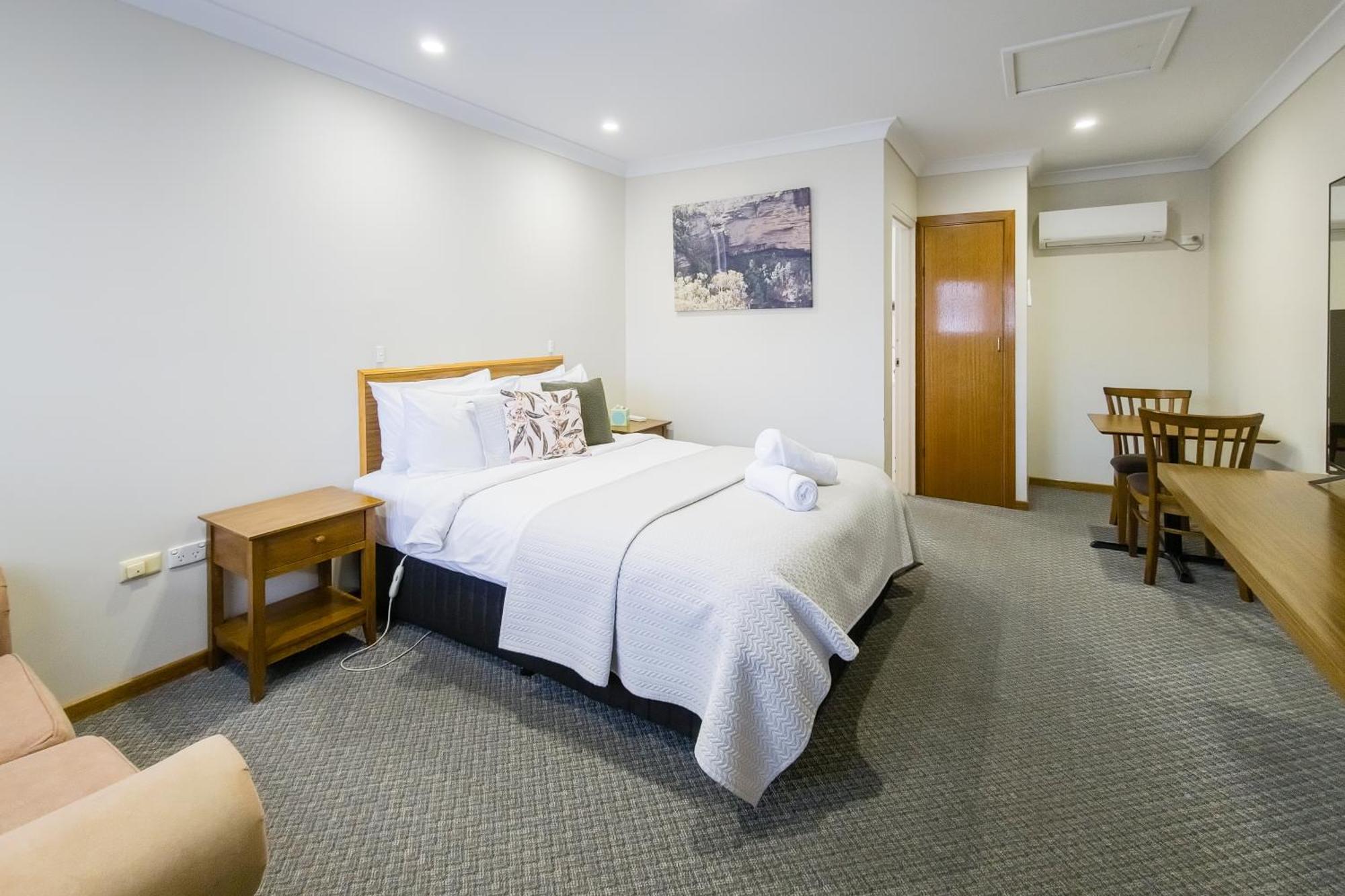 Roydons Motor Inn Тамуърт Екстериор снимка