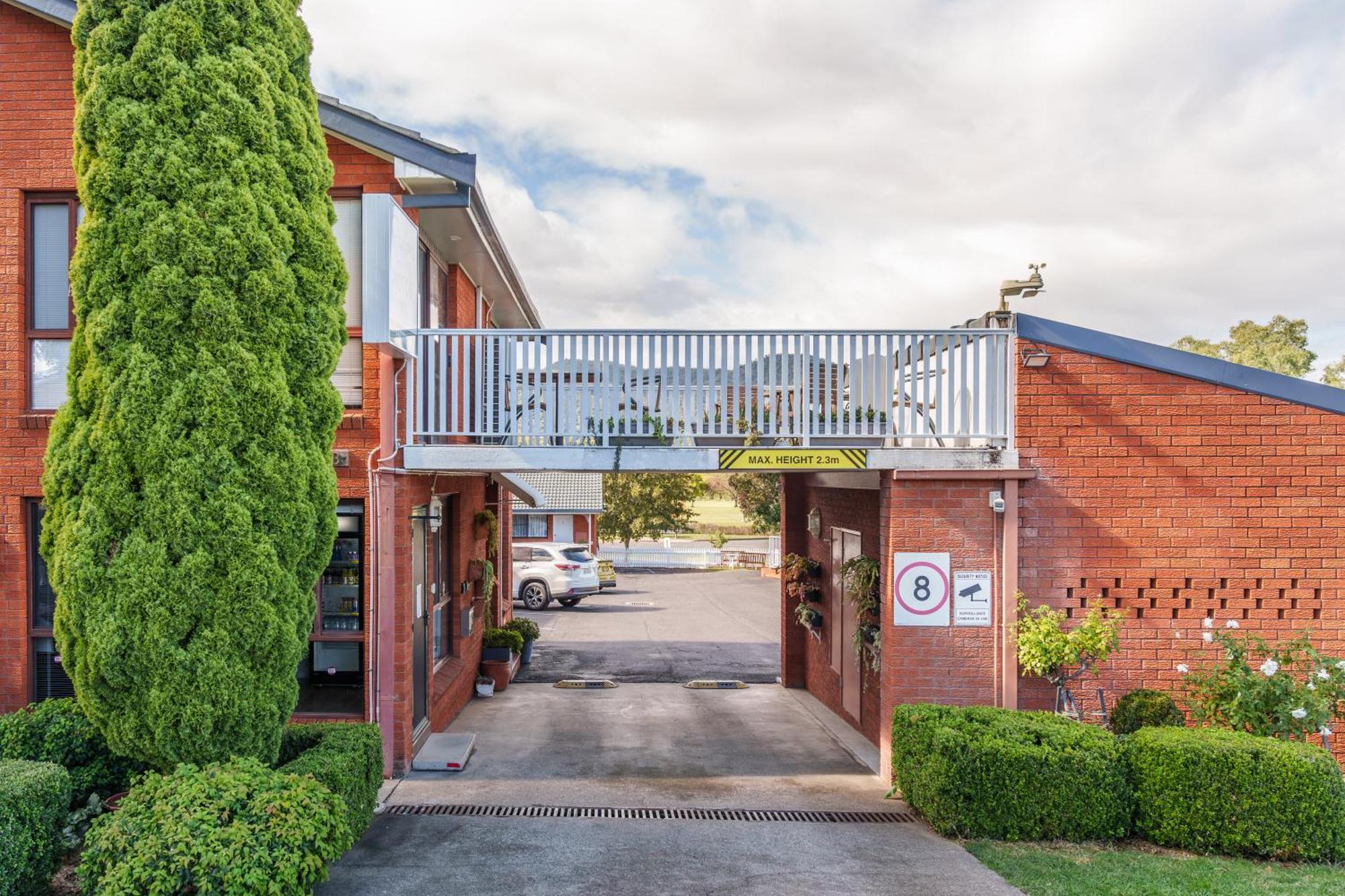 Roydons Motor Inn Тамуърт Екстериор снимка