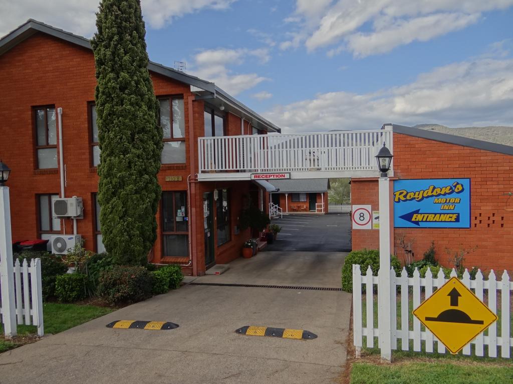 Roydons Motor Inn Тамуърт Екстериор снимка