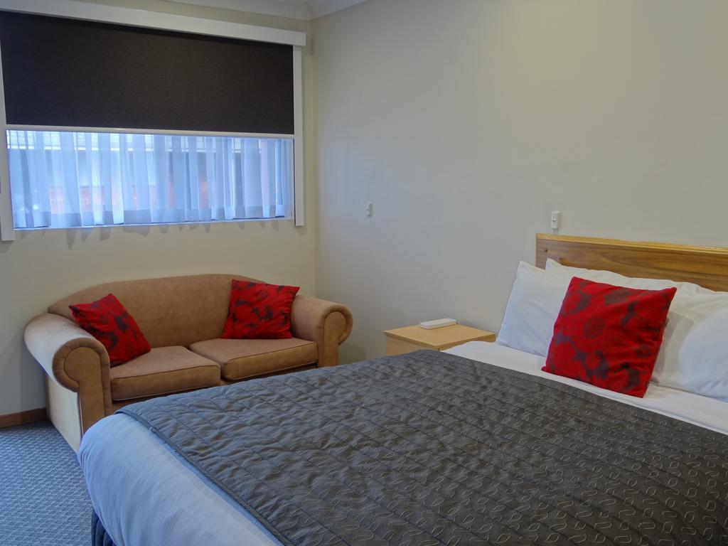 Roydons Motor Inn Тамуърт Екстериор снимка