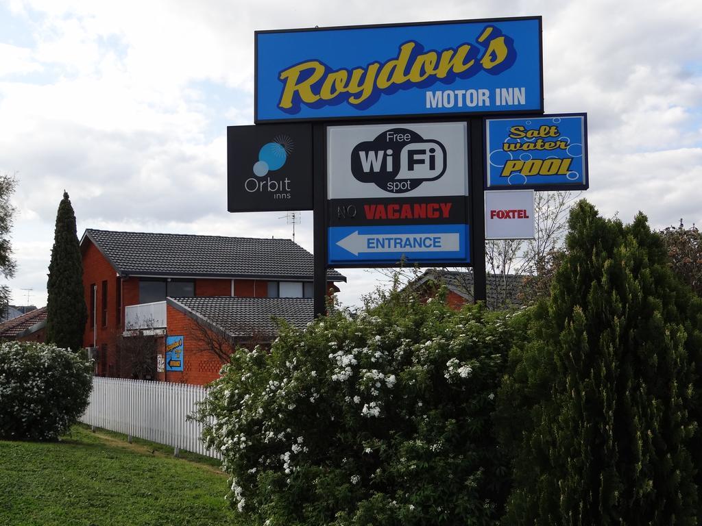 Roydons Motor Inn Тамуърт Екстериор снимка